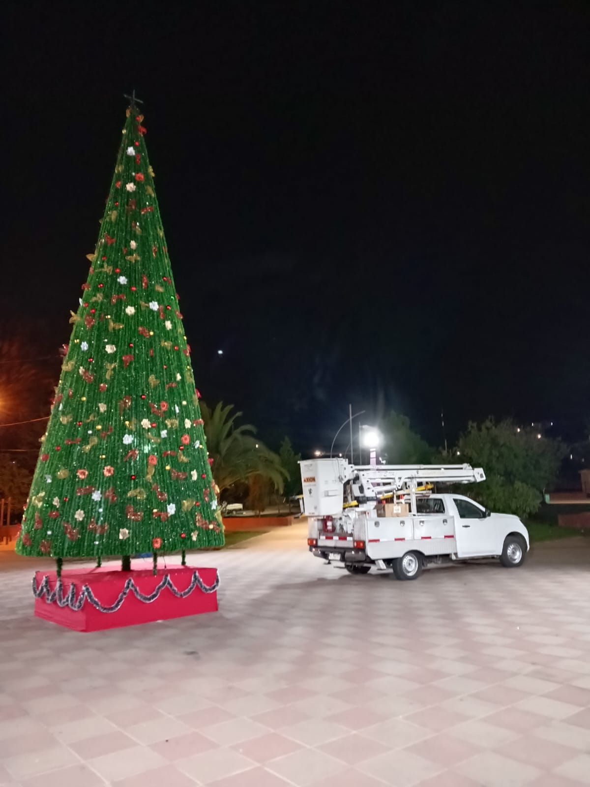 MUNICIPALIDAD DE NOGALES CONSTRUCCION ARBOL NAVIDEÑO 2025
